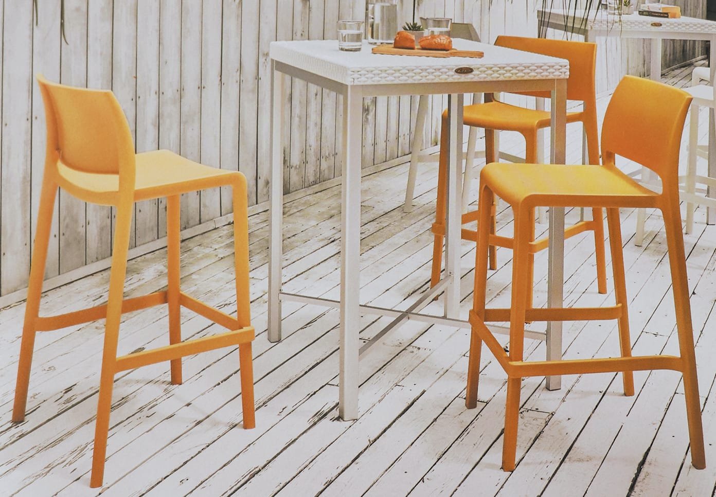 Bancos y Sillas Altas