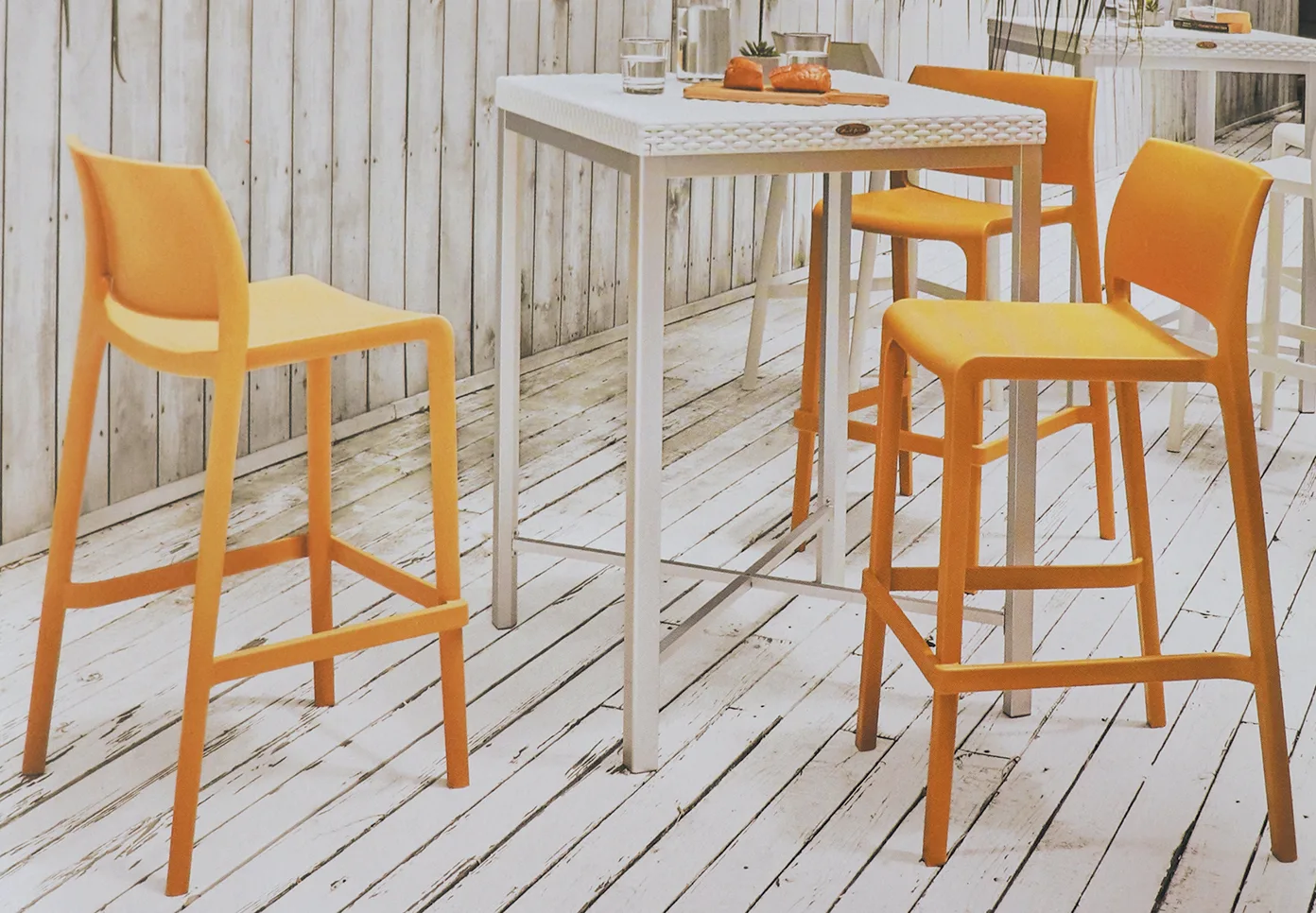 Bancos y Sillas Altas